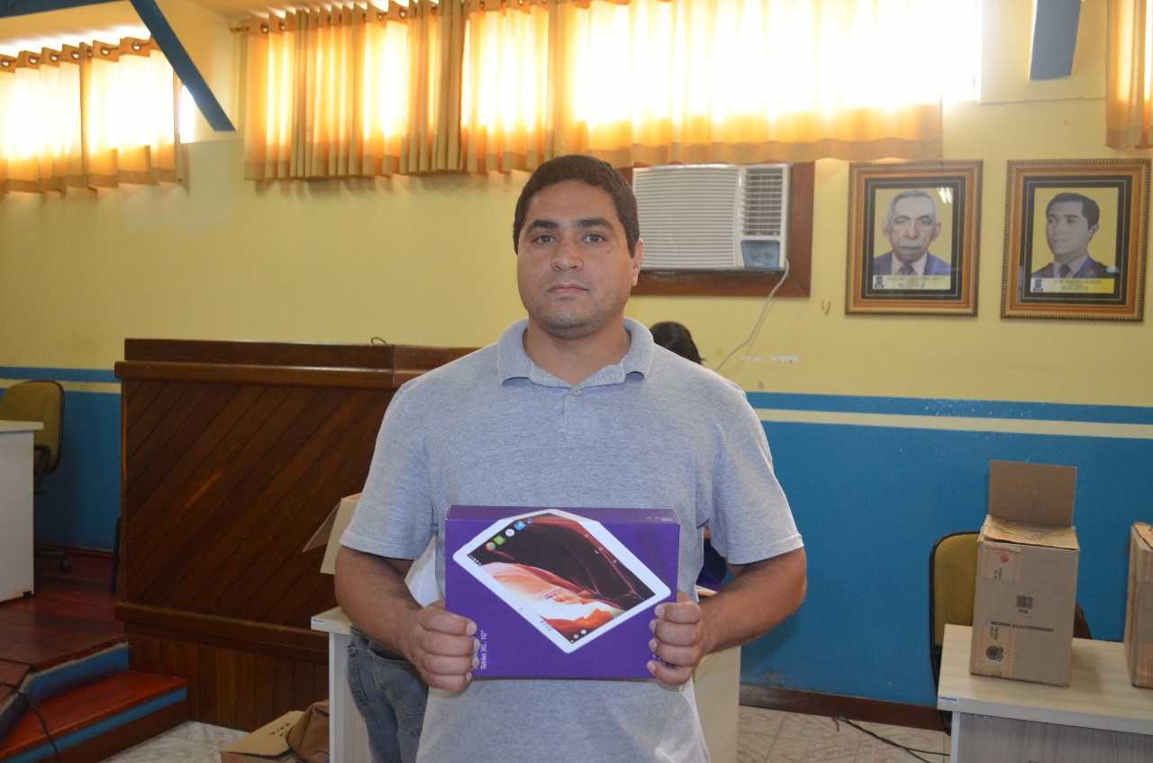 Secretaria de Saúde de Camacã faz entrega de 70 Tabletes para Agentes Comunitários